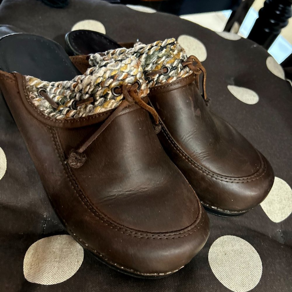 DANSKO Clogs BRAND NEW  Brown leather super cute Size 10